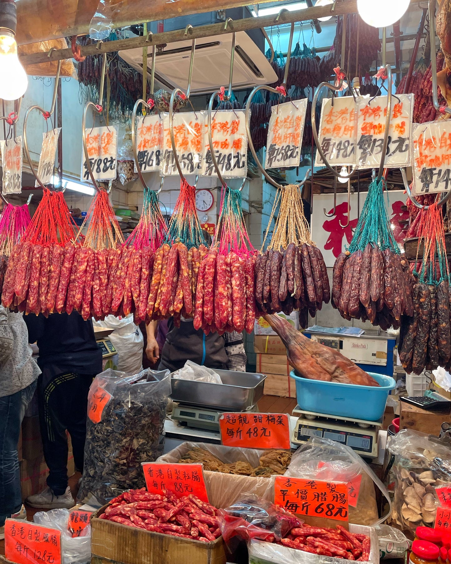 Lunar New Year Preparation - Hong Kong Island Tour (ONE-AND-ONLY in Hong Kong)